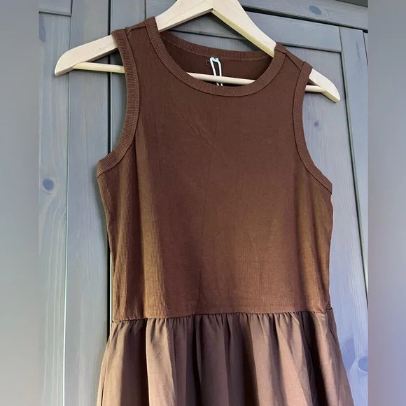 Sleeveless Brown Maxi Dress 🐻 - Picture 3 of 5